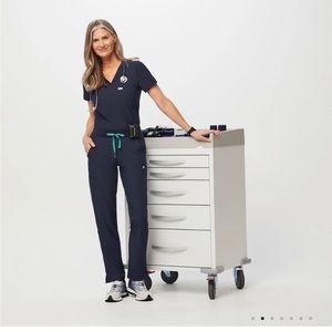 WearFigs Yola FreeX skinny scrub pants 2.0 in Navy